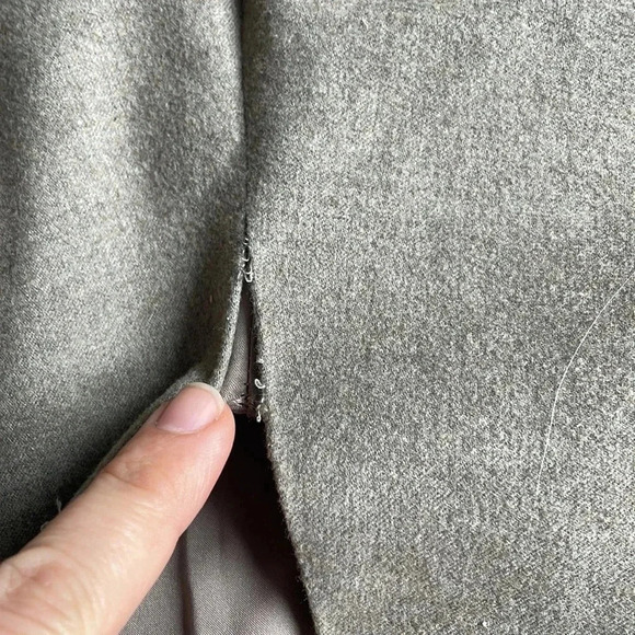 Aritzia Babaton Viggo Midi Skirt Sz 4 - Picture 8 of 8